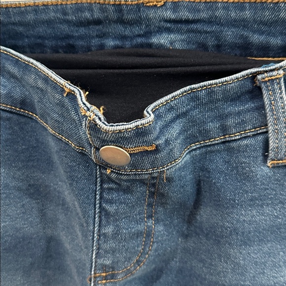 🔥4X$25 Time and Tru Women's Maternity Roll Cuff Shorts Size M - Picture 6 of 11